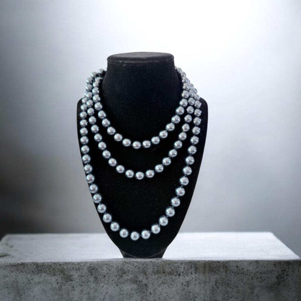 White House Black Market Silver Pearl Necklace